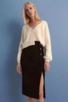 Плетена тясна пола със секси разрез в един цвят