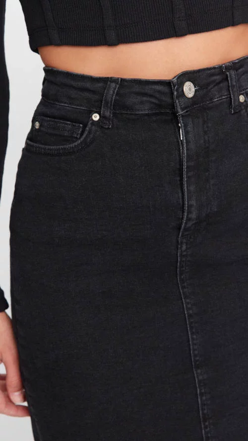 Черна дънкова пола с джобове